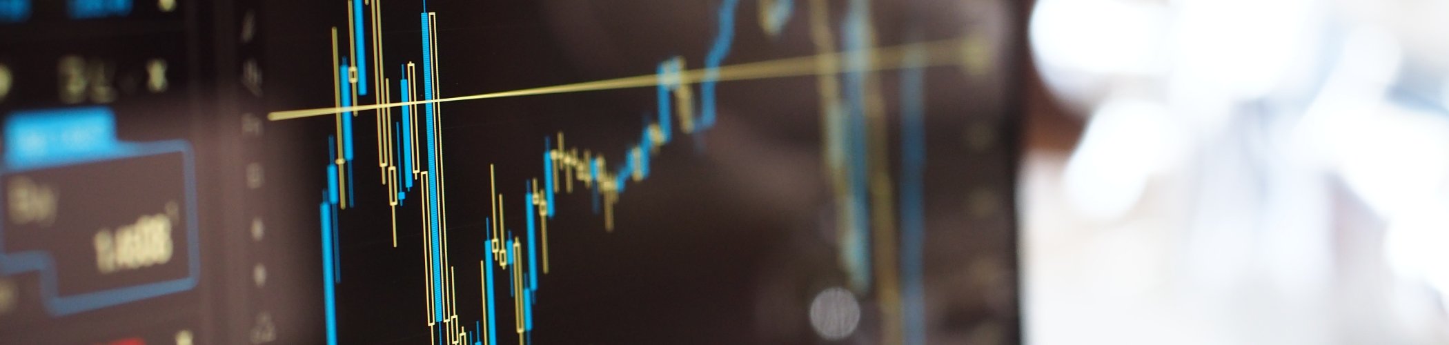 Financial chart with price movements and trend line on screen, illustrating technical analysis and market evolution