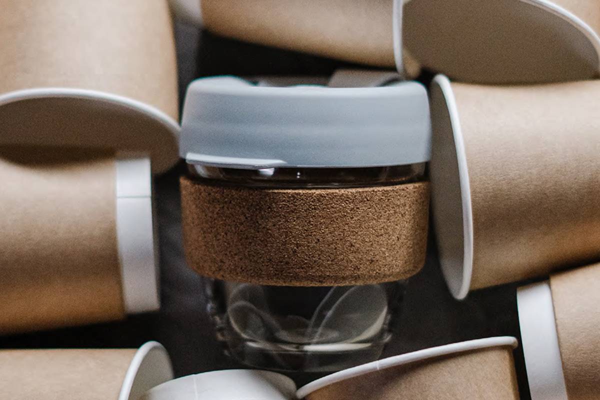 De toegenomen belangstelling voor de vraagstukken van de circulaire economie, zoals klimaatverandering, hernieuwbare grondstoffen en recyclage, heeft volledige nieuwe sectoren doen ontstaan. In deze paper bestuderen we de drijfveren achter de verschuiving van het lineaire naar het circulaire economische model, de kenmerken van dat model, en de kansen die deze revolutionaire marktverschuiving schept voor beleggers.